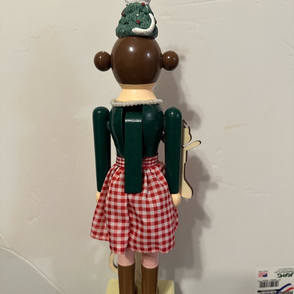 Cat lady nutcracker - Picture 3 of 8
